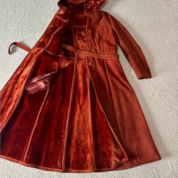 Vintage 1970s Suede Burnt Orange Women’s Long Coat with hood and belt - Picture 3 of 7